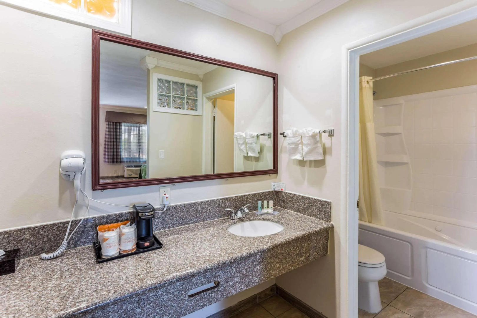 Mount Vernon Inn Escondido Downtown