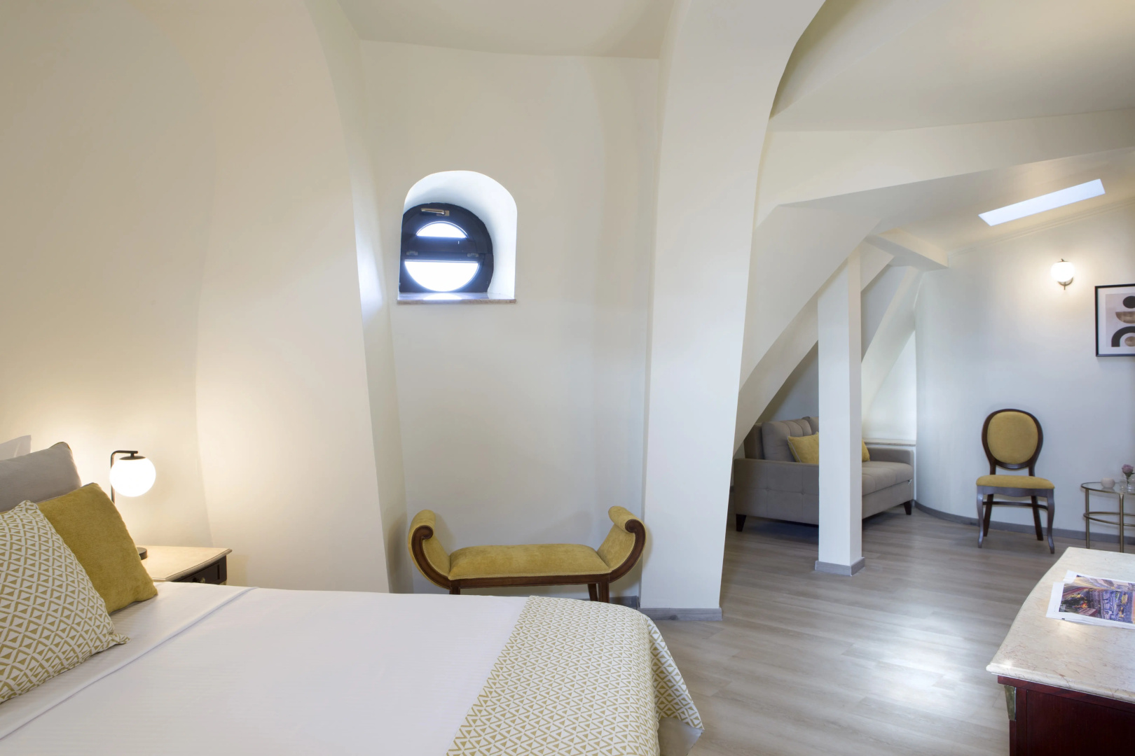 Zeus Essence Bucharest Venezia