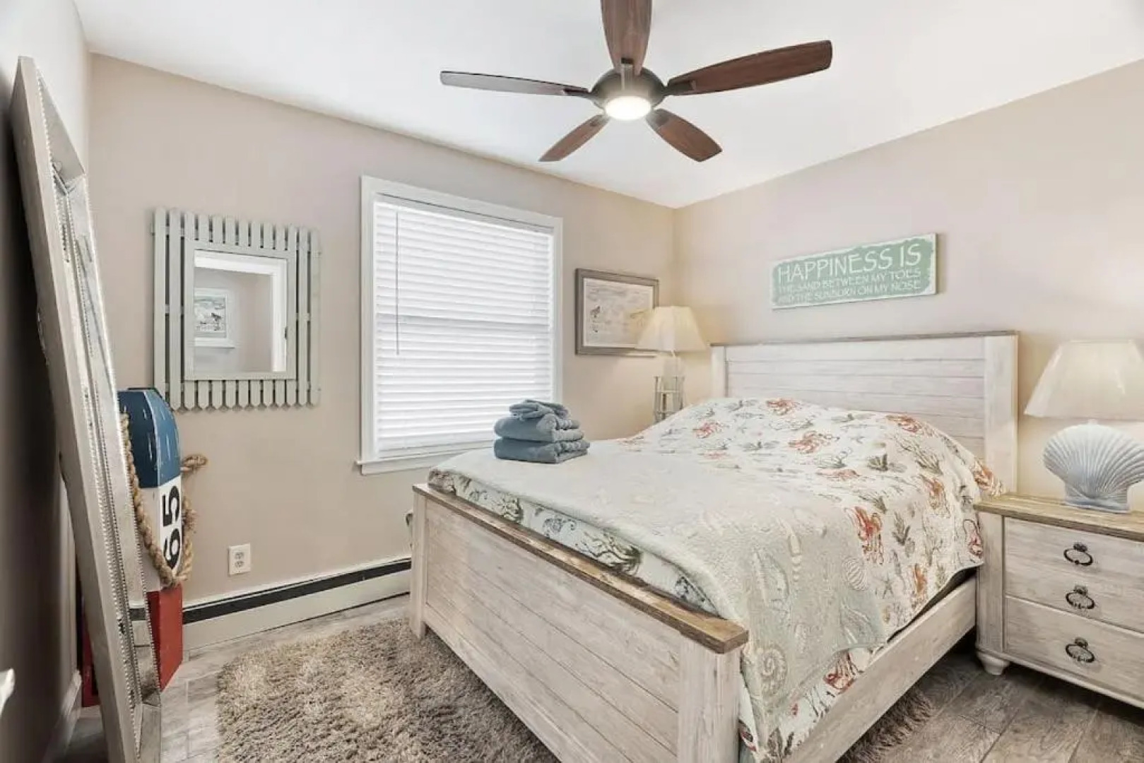 Bright Cozy 2 Blocks to the Beach Parking