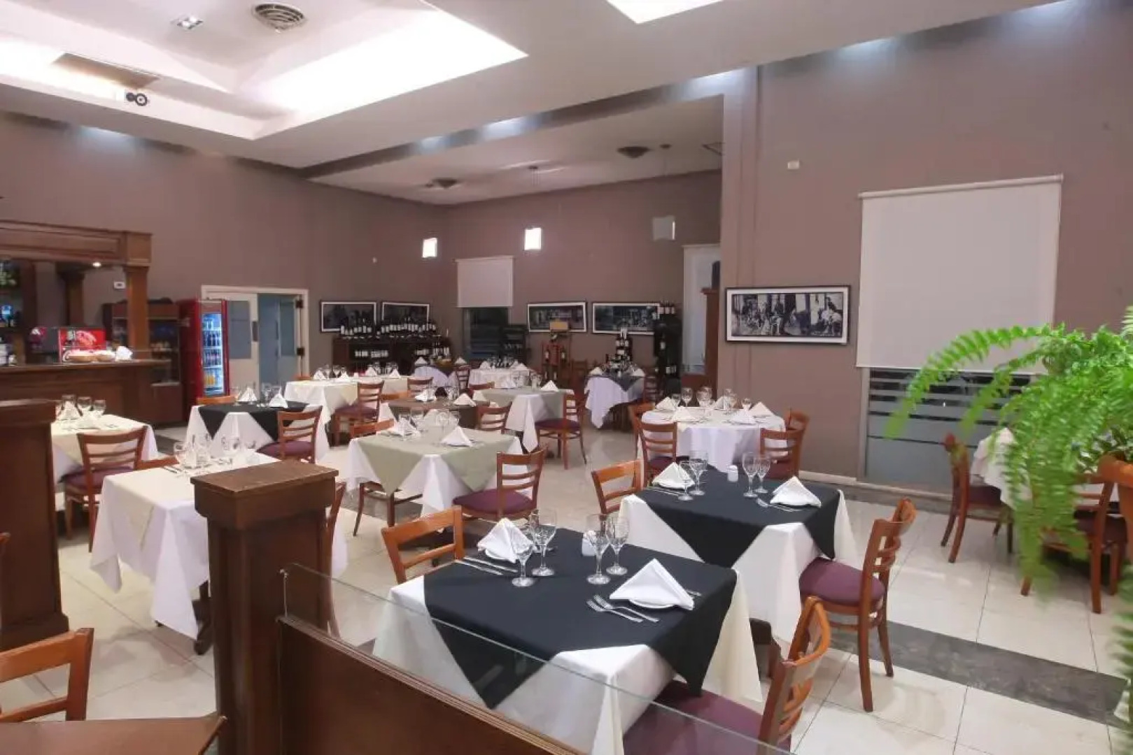 Howard Johnson by Wyndham Sierras Hotel and Casino