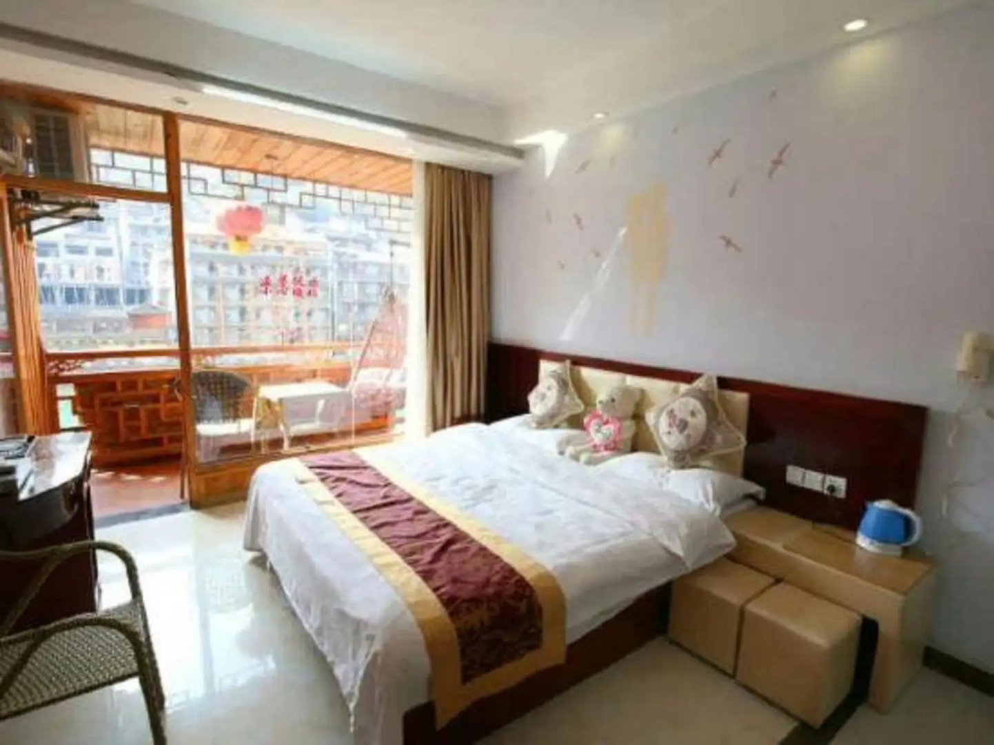 凤凰龙凤居临江客栈