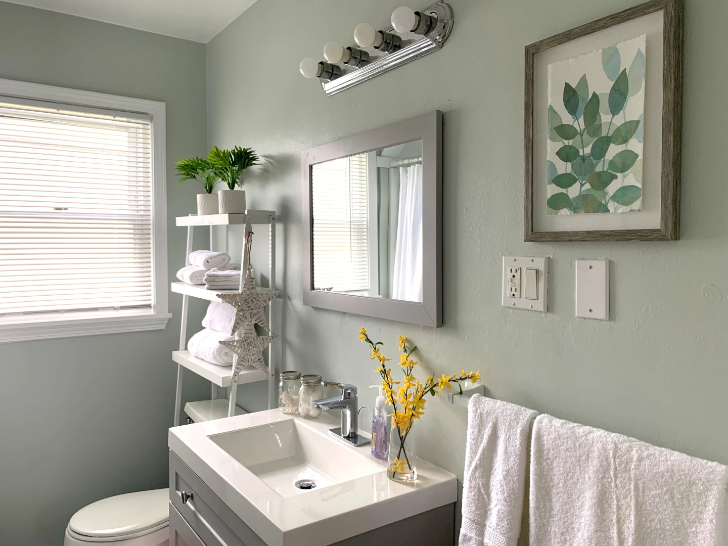 Colorful and Stylish Retreat - 5 Min To GM