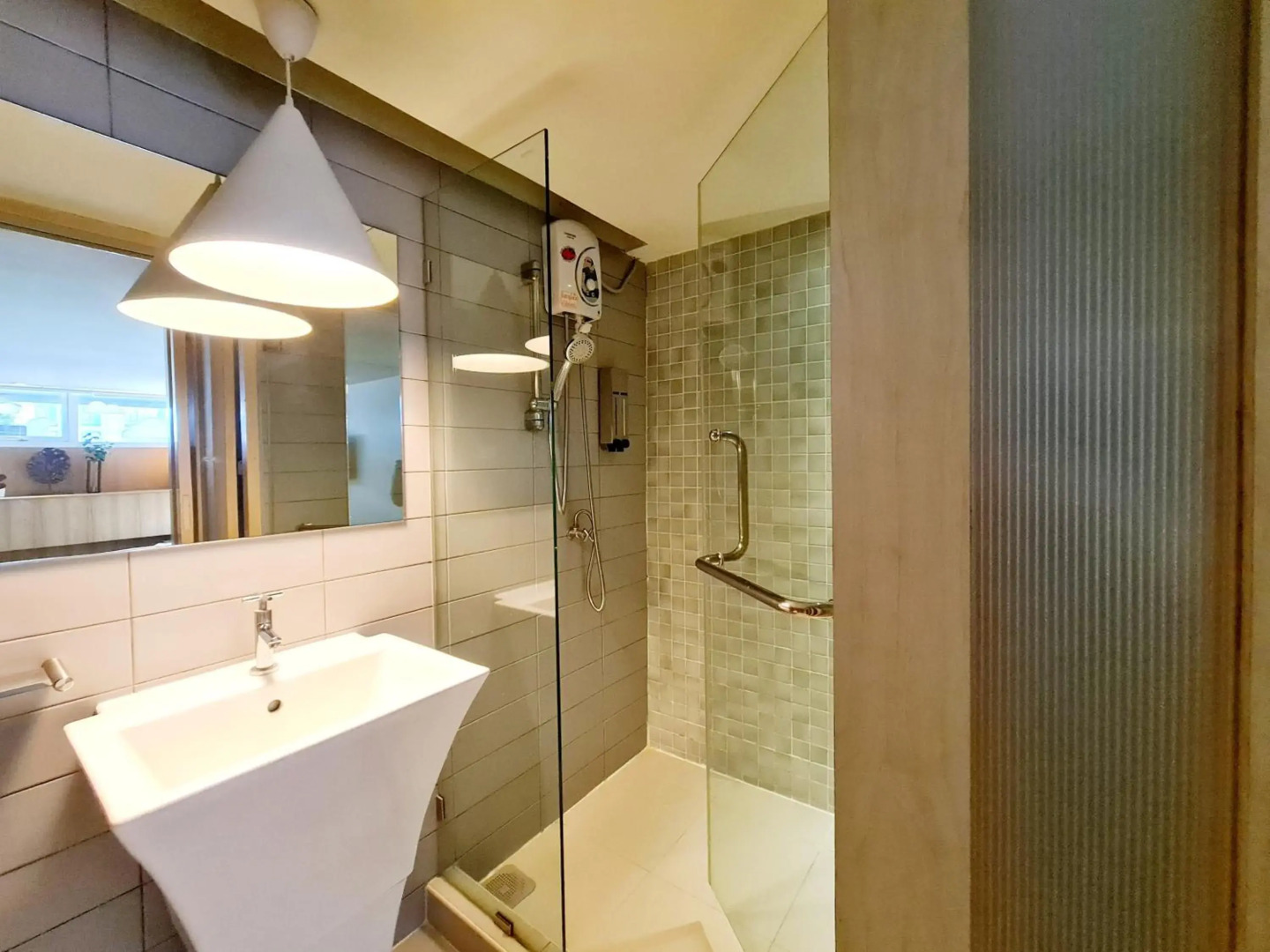 Somewhere to Escape - Hometel