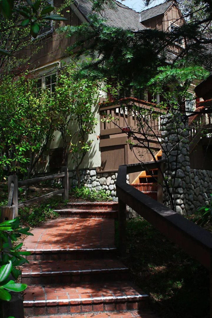 Saddleback Inn