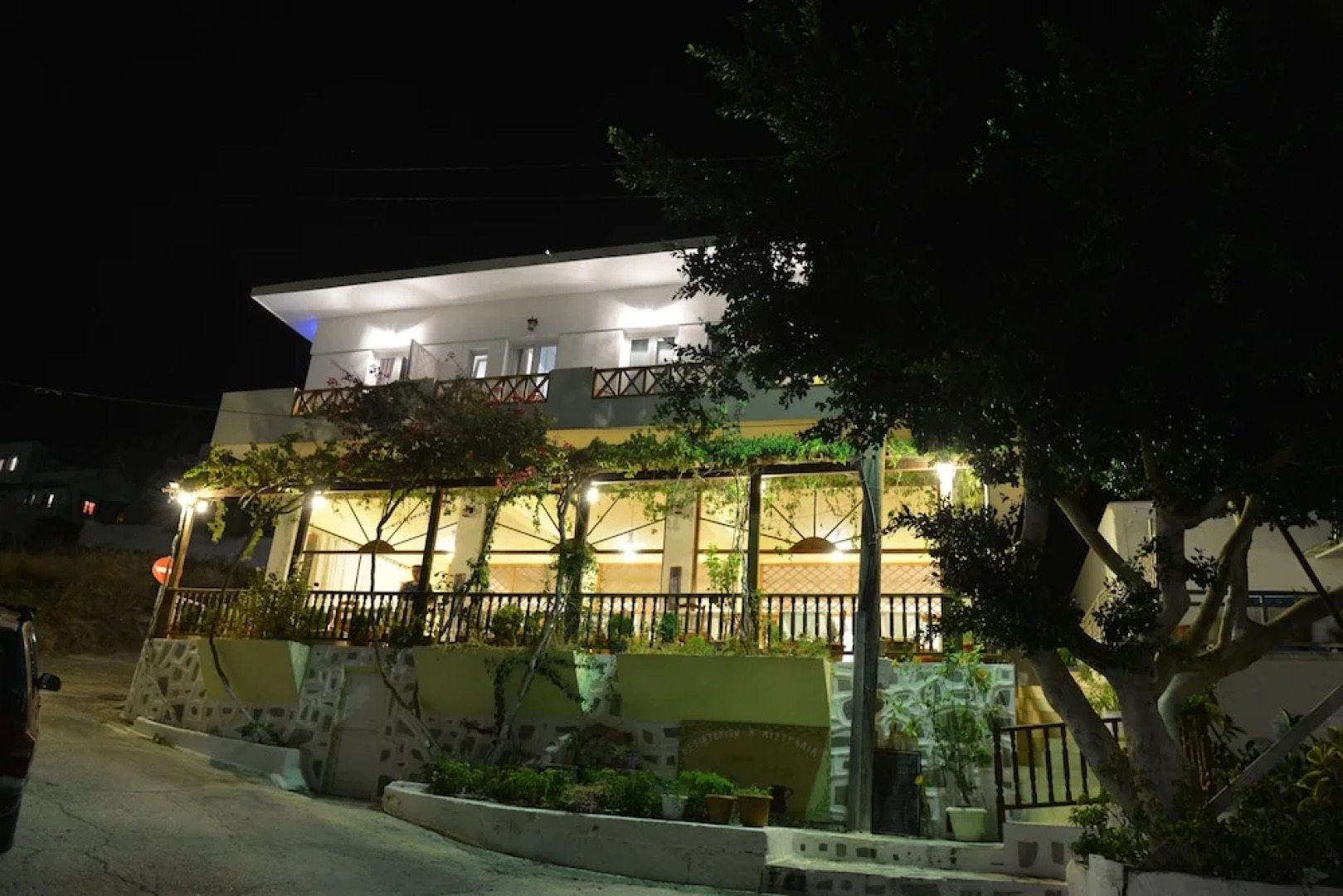 Niriides Luxury Studios