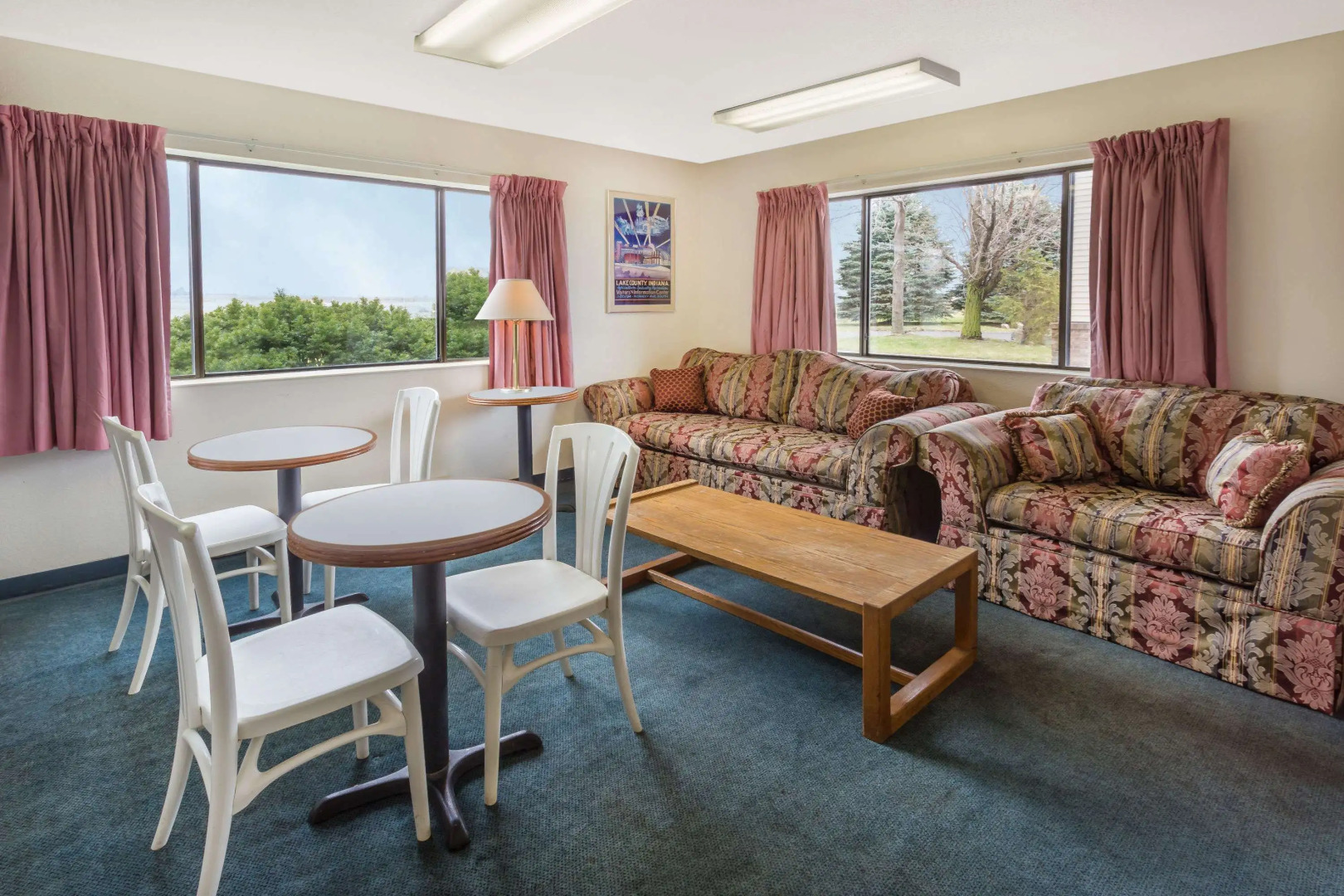 Super 8 by Wyndham Hebron Lowell Area