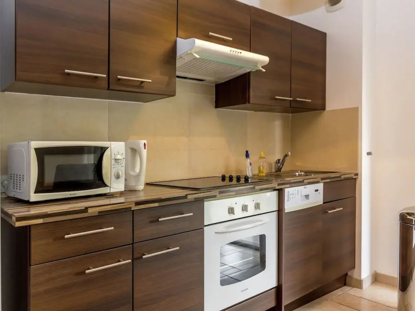 Luxury Apartment for six People in Residence in the Heart of Provence