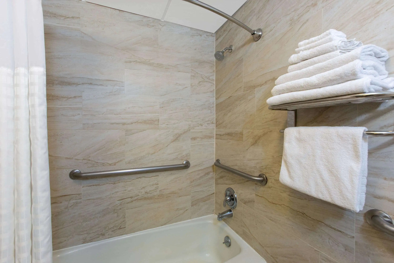 AmericInn by Wyndham La Crosse Riverfront-Conference Center