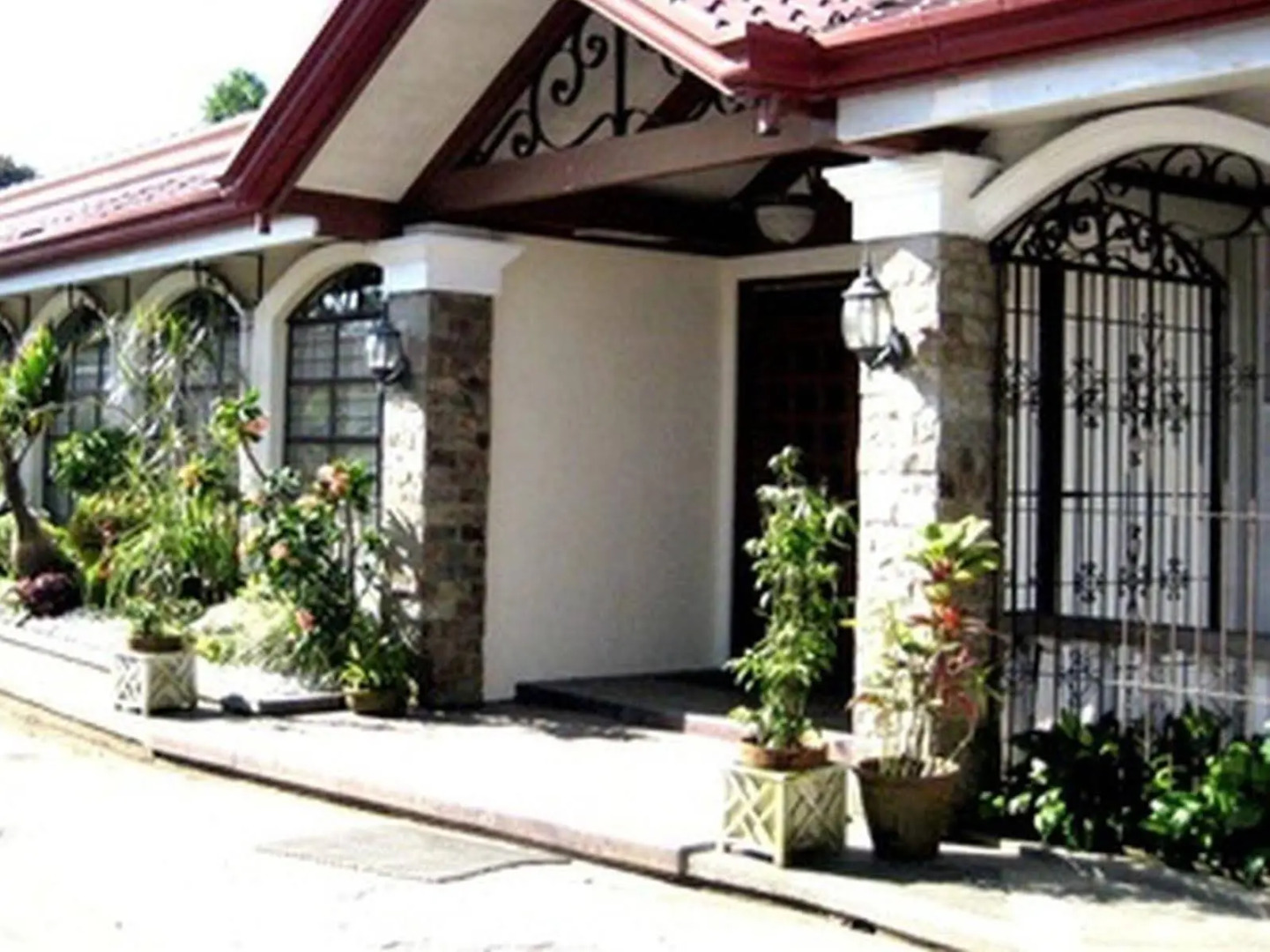 G and E Garden Pavilion  and La Verandah Hotel