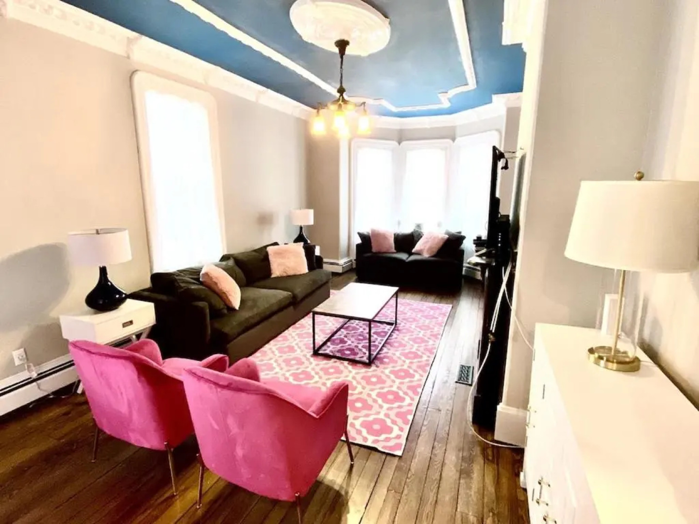 Victorian Manor with heated Saltwater Pool on Jackson Street 300ft To Beach Sleeps 18