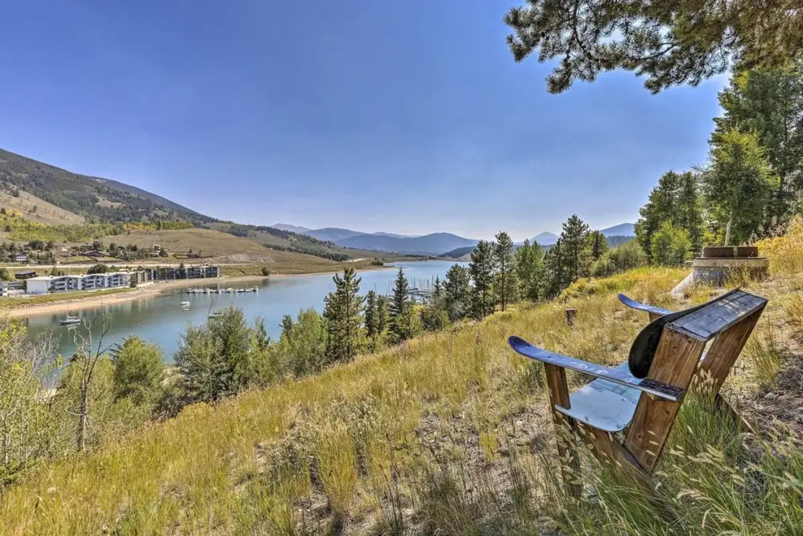 7 Mi to Ski Resort: Dillon Condo w/ Mtn Views