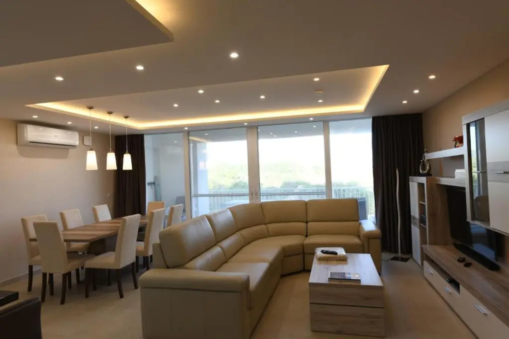 Wileg 4B Luxury Two Bedroom Apartment with Shared Swimming Pool.