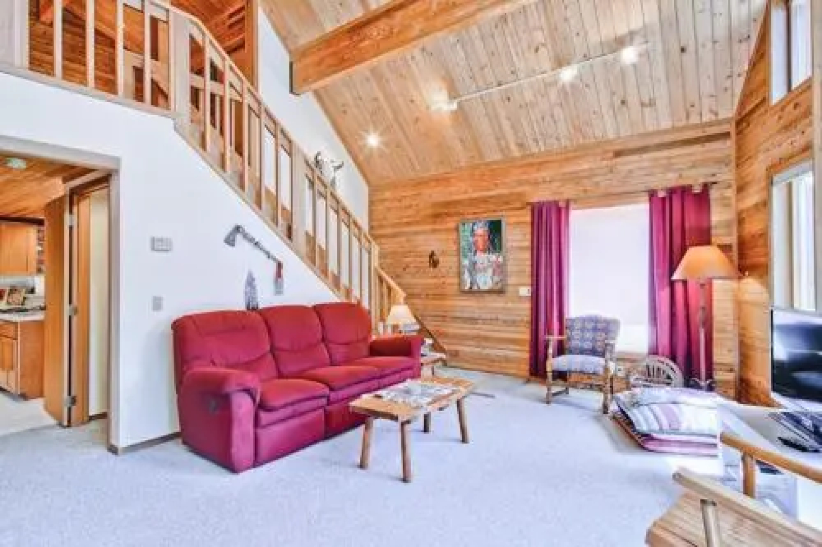 Red Fox Retreat - 2BR/2BA Tri-Level Home