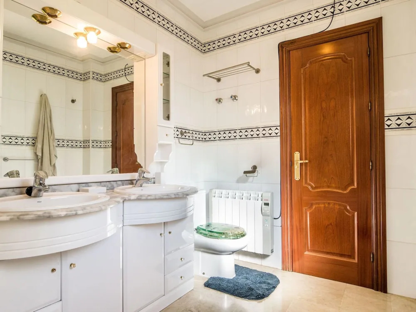 Modern Holiday Home in El Puntal With Swimming Pool