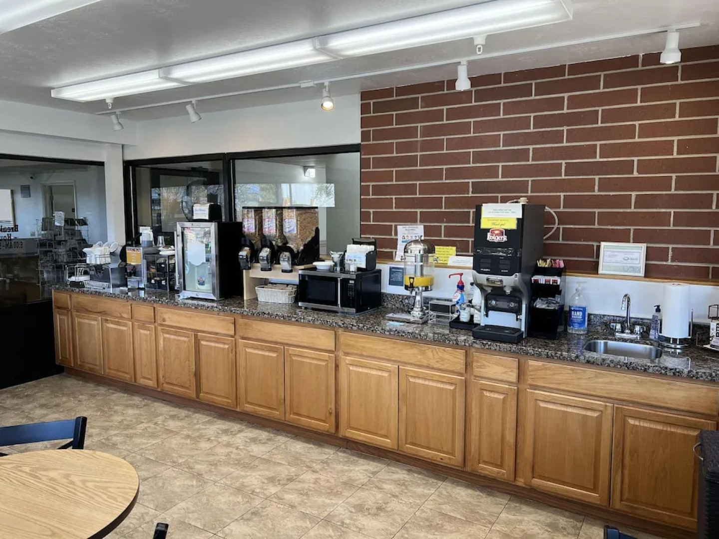 Days Inn by Wyndham Lake Point