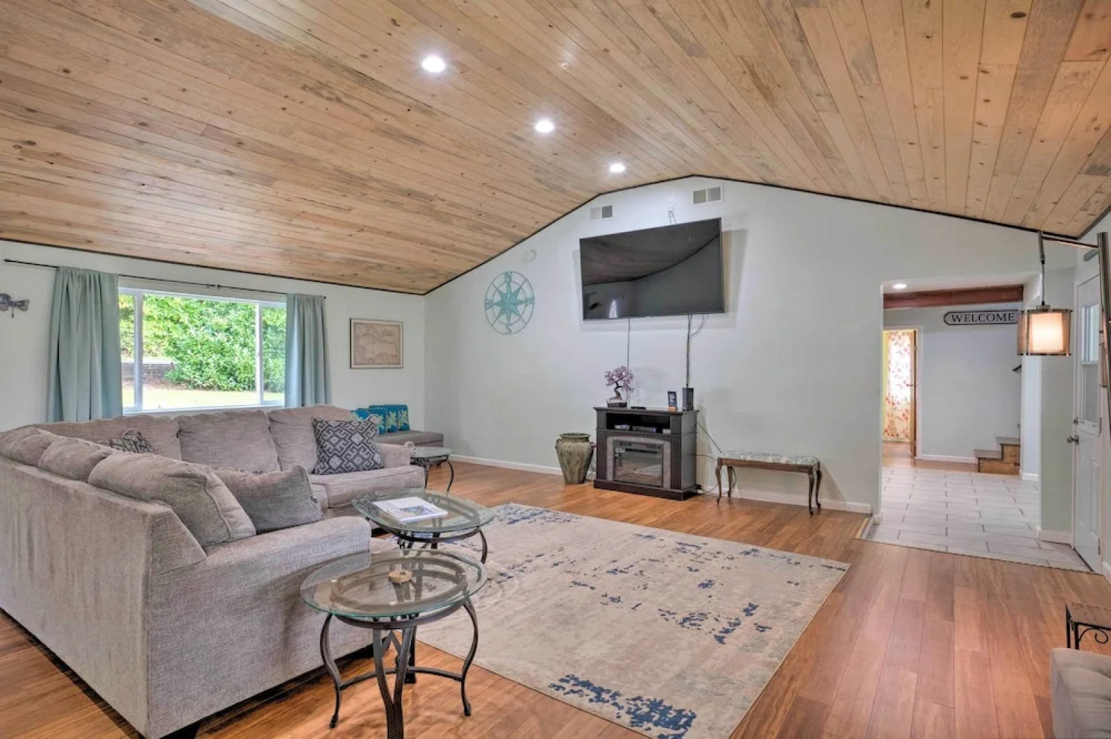 Bungalow w/ Wraparound Deck - 8 Mi to Brookings