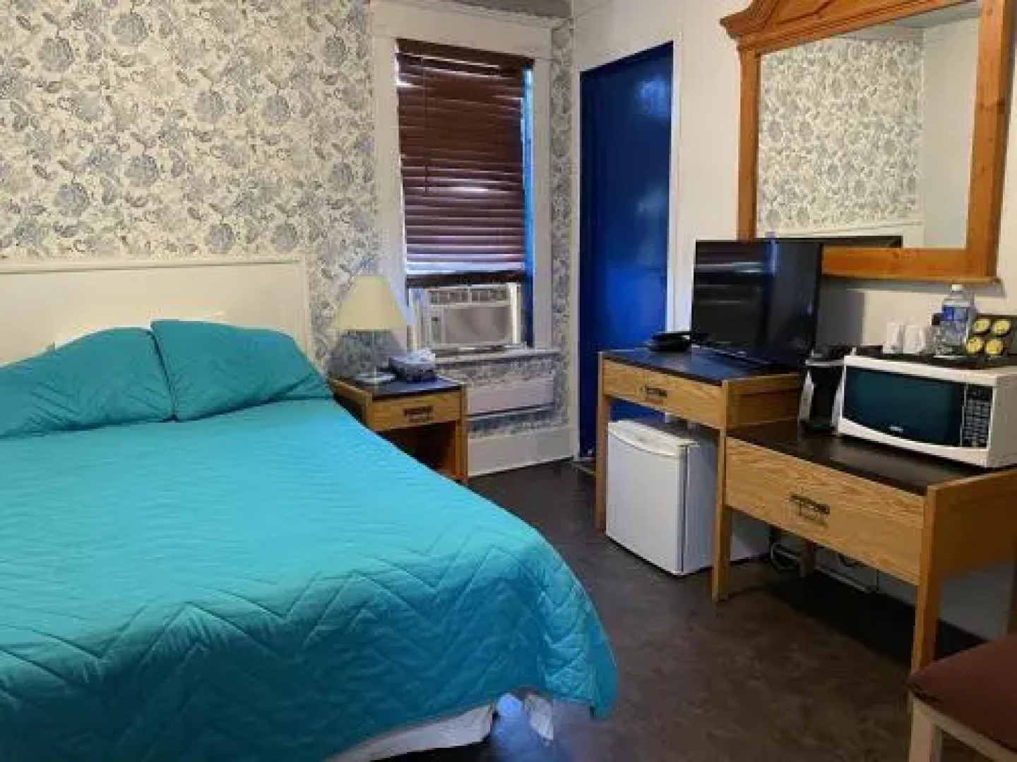 Dinosaur Hotel & Newcastle Bar