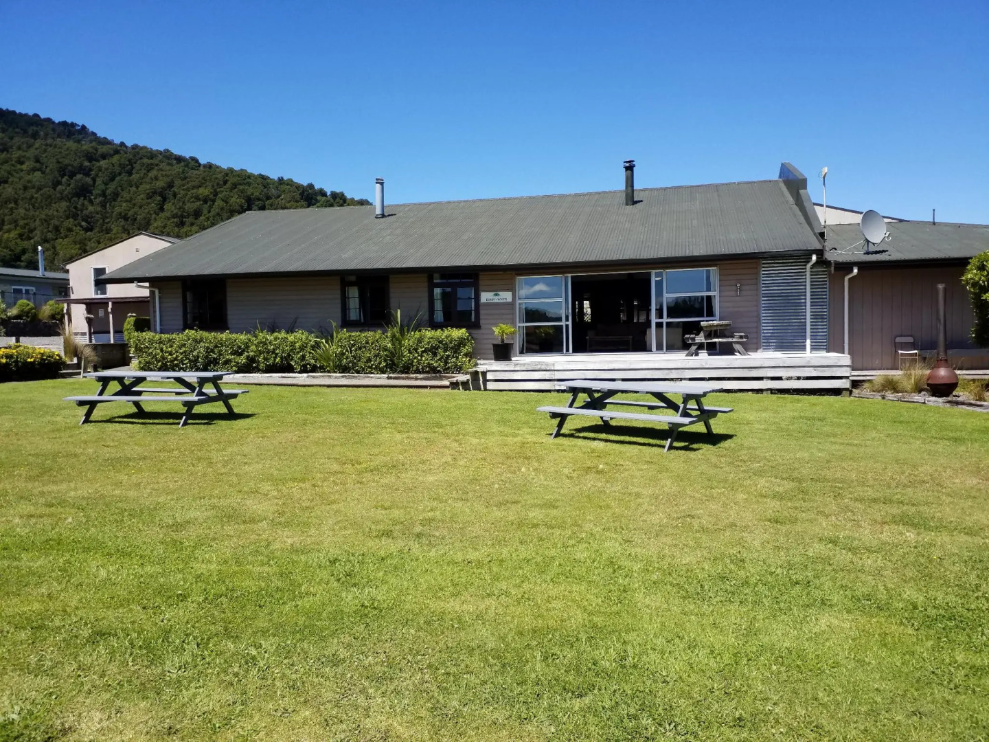 The Crossing Backpackers