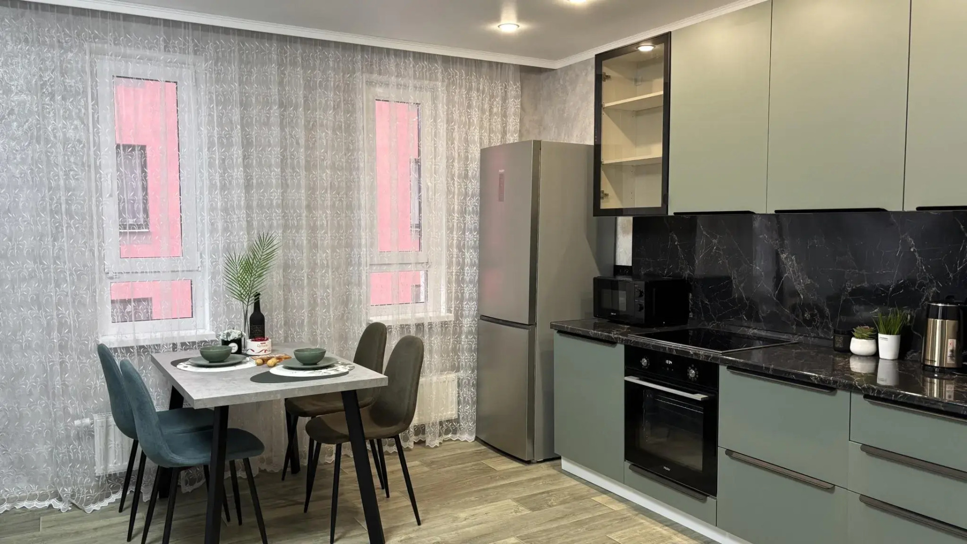 Moon72 (Мун72) на улице Сергея Джанбровского 4к1