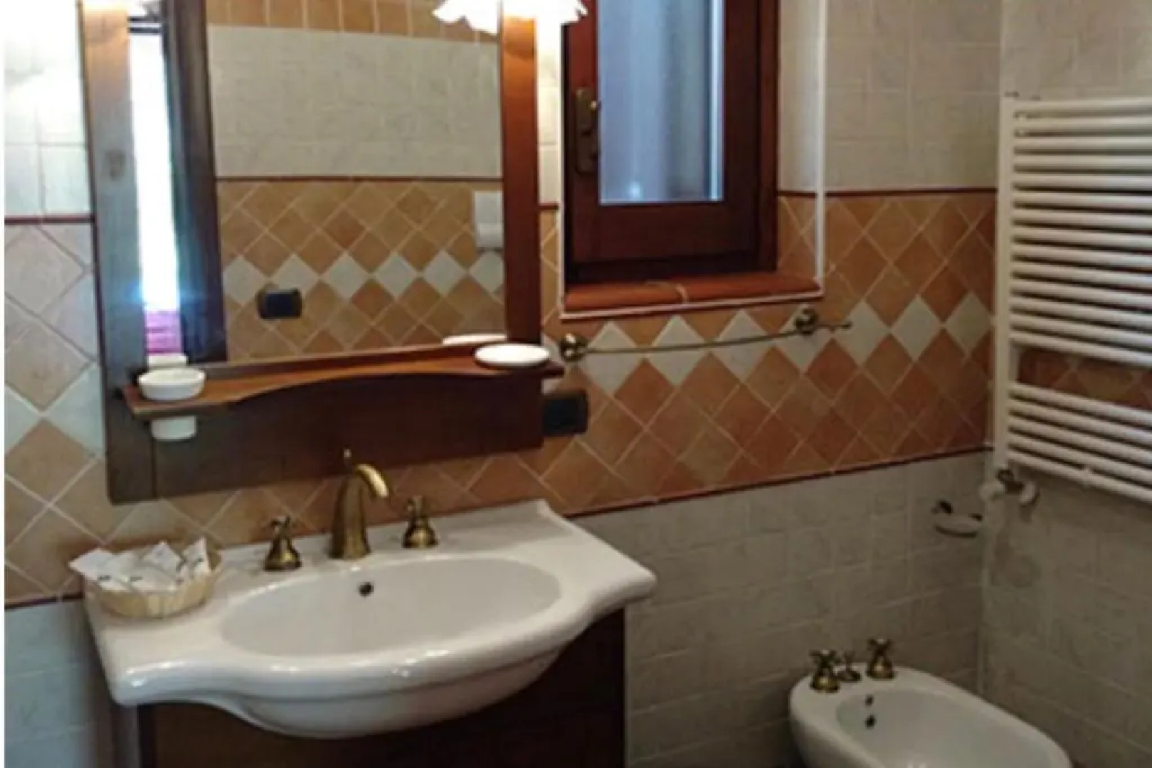 Local Stone Cottage With Shared Pool