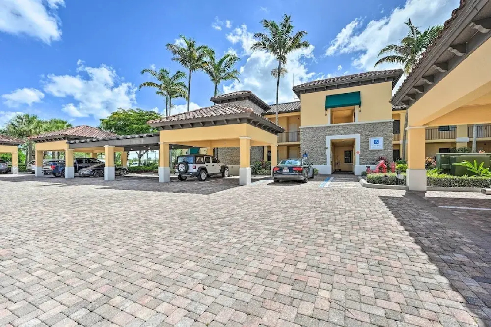 Luxe Naples Bay Resort Condo: Near Fifth Ave!