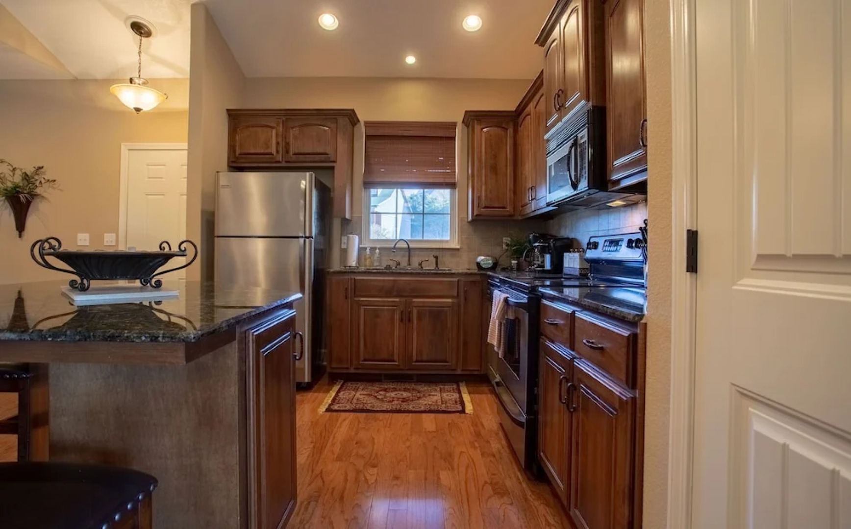 Classy Canyon Retreat - 5 Br Home