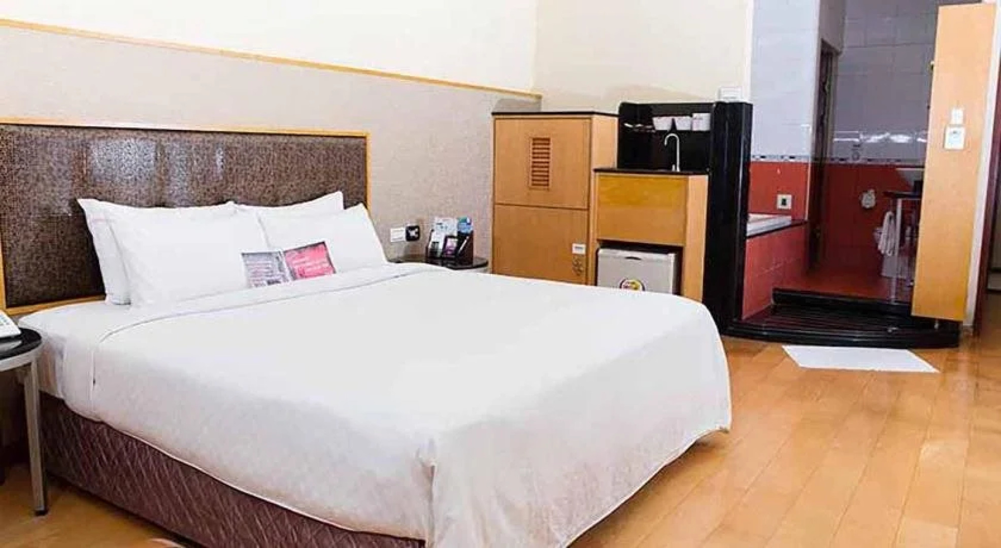 Royal Group Motel Chien Kuo Branch