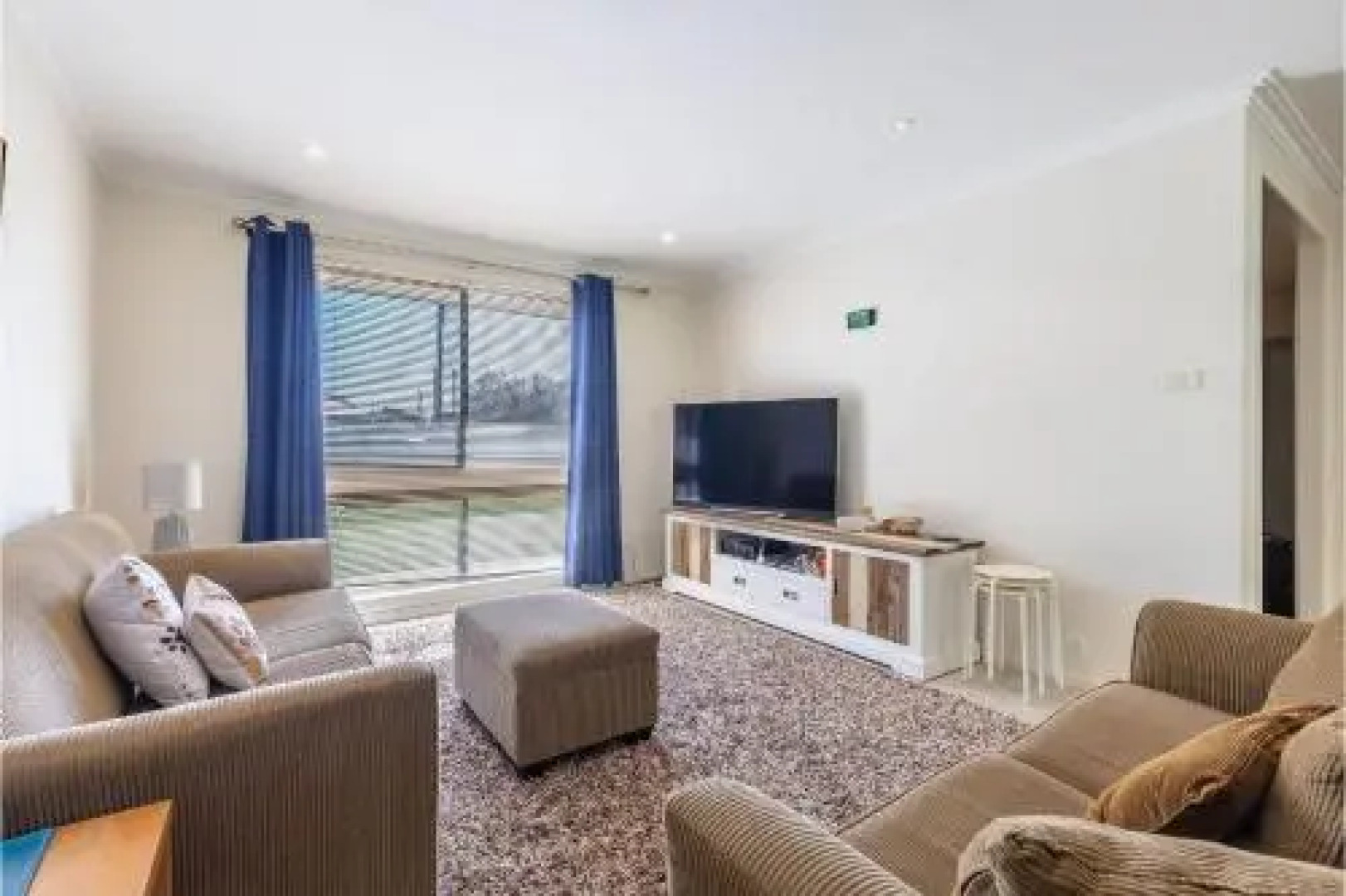 Happy Tails' , 55 Pantowora Street - pet friendly, air conditioned