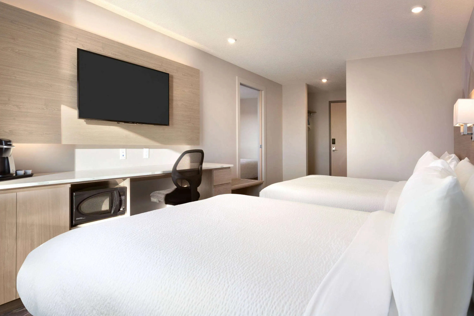 Days Inn by Wyndham Calgary North Balzac