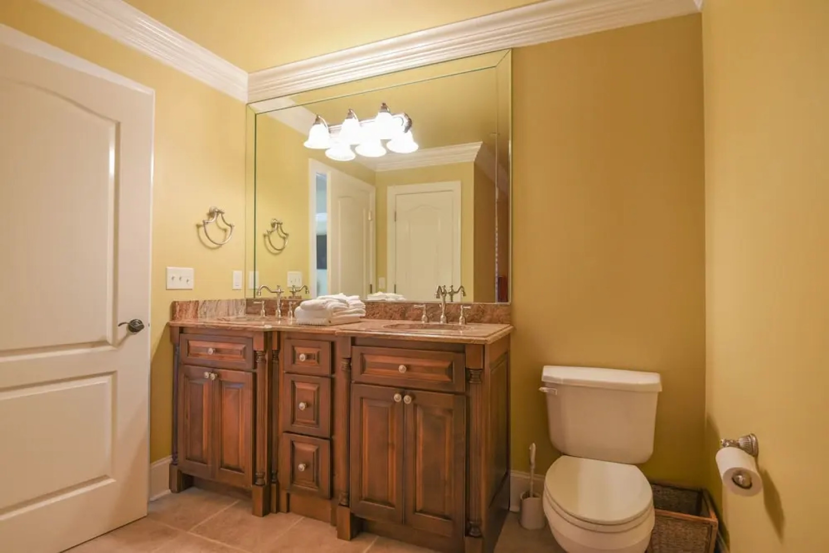 Large Home On Private Peninsula With Hot Tub + Sauna! 4 Bedroom Home