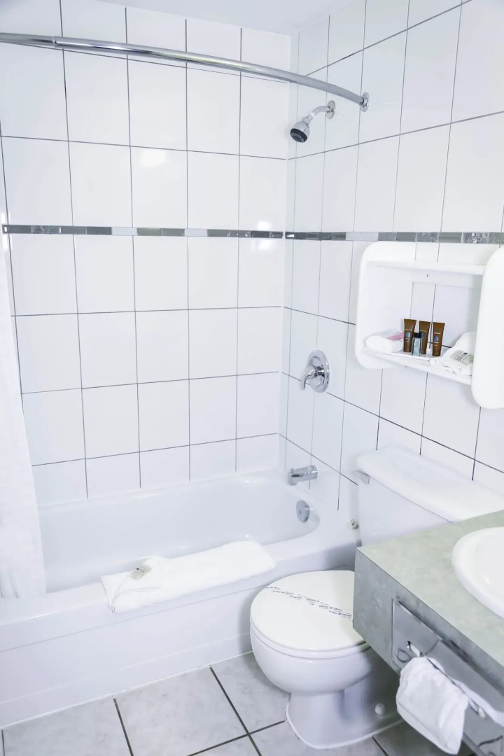 Walking Eagle Inn & Lodge