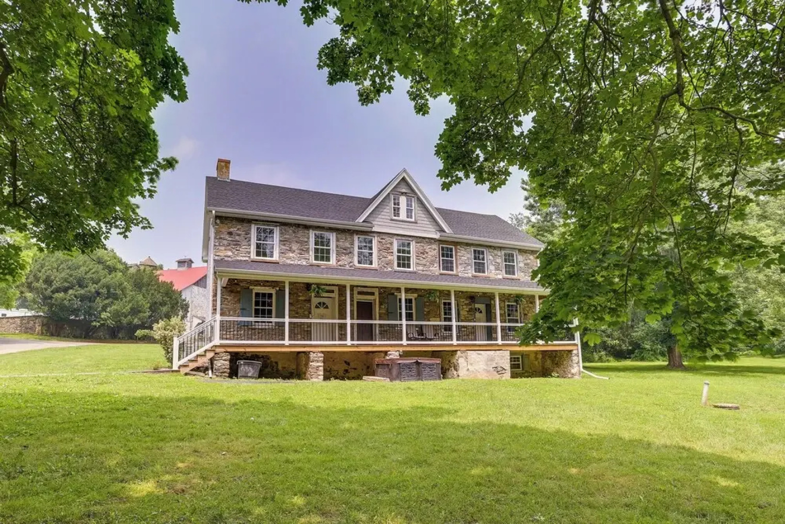 Large Historic Home in Pennsylvania Dutch Country!