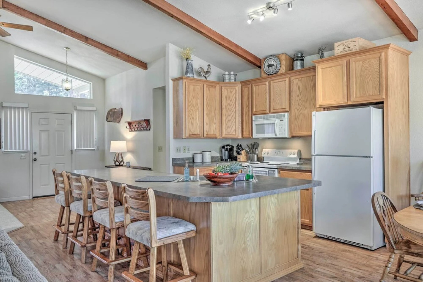 Woodsy Groveland Cabin w/ Deck < 3 Mi to Lake