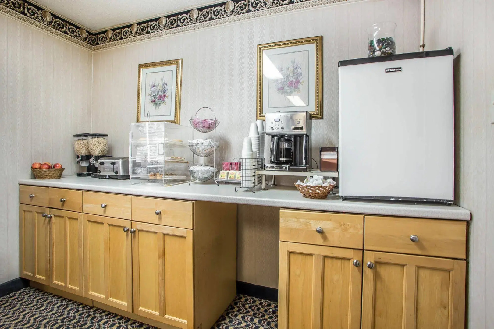 RODEWAY INN and SUITES