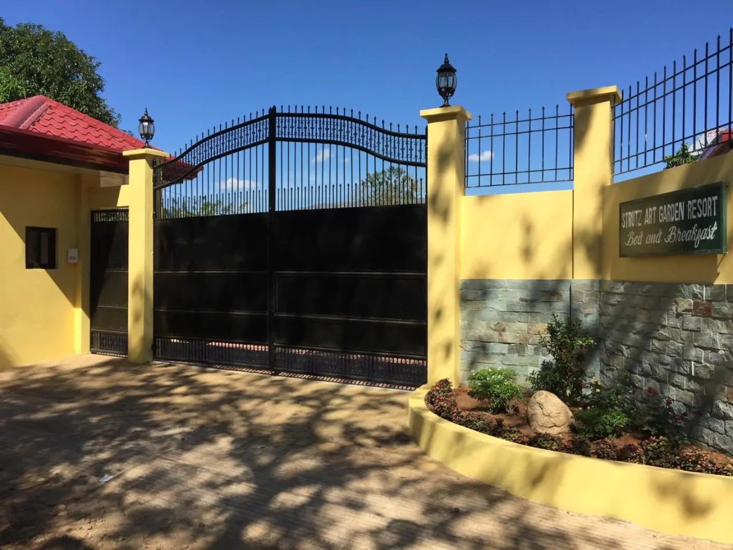 Strutz Art Garden Resort