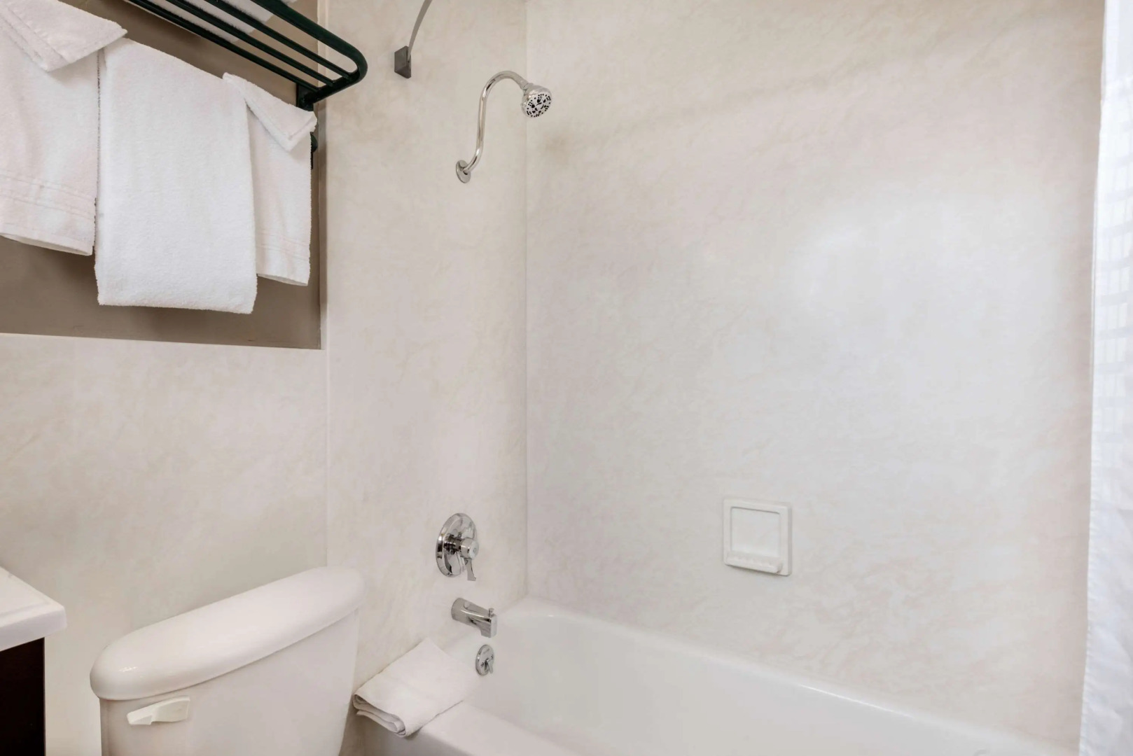 Days Inn by Wyndham Show Low