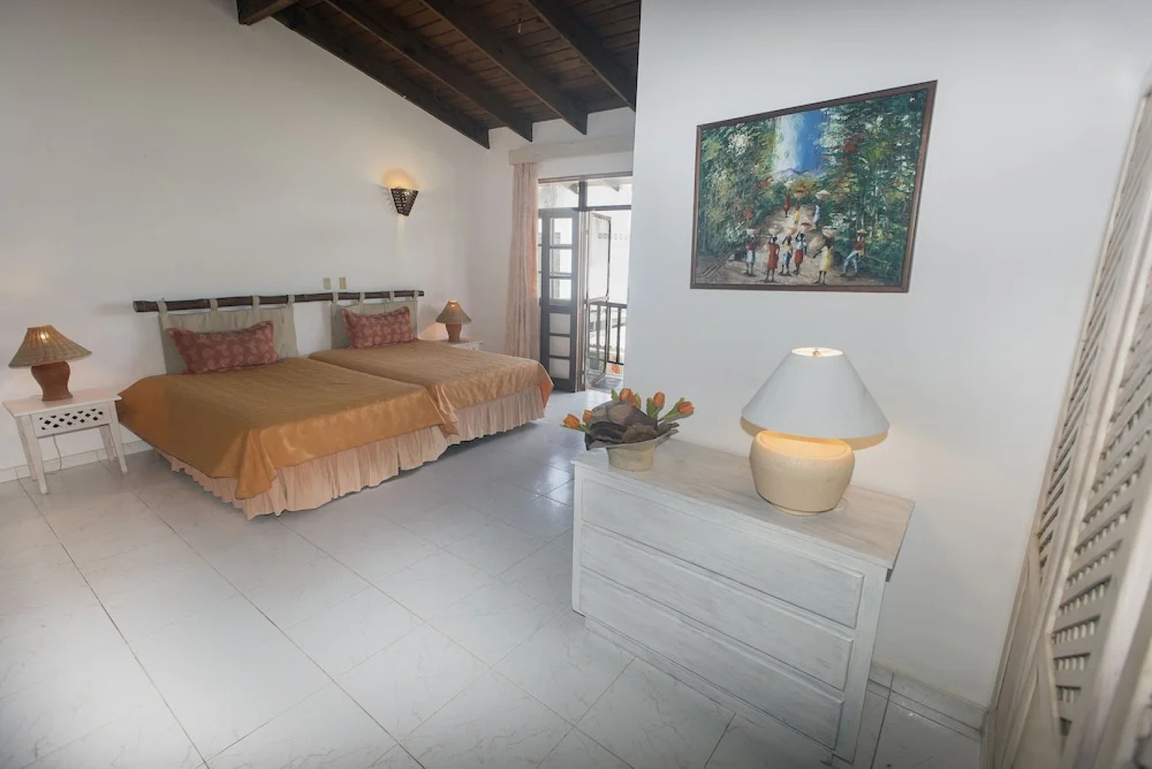 Отель Plaza Lusitania