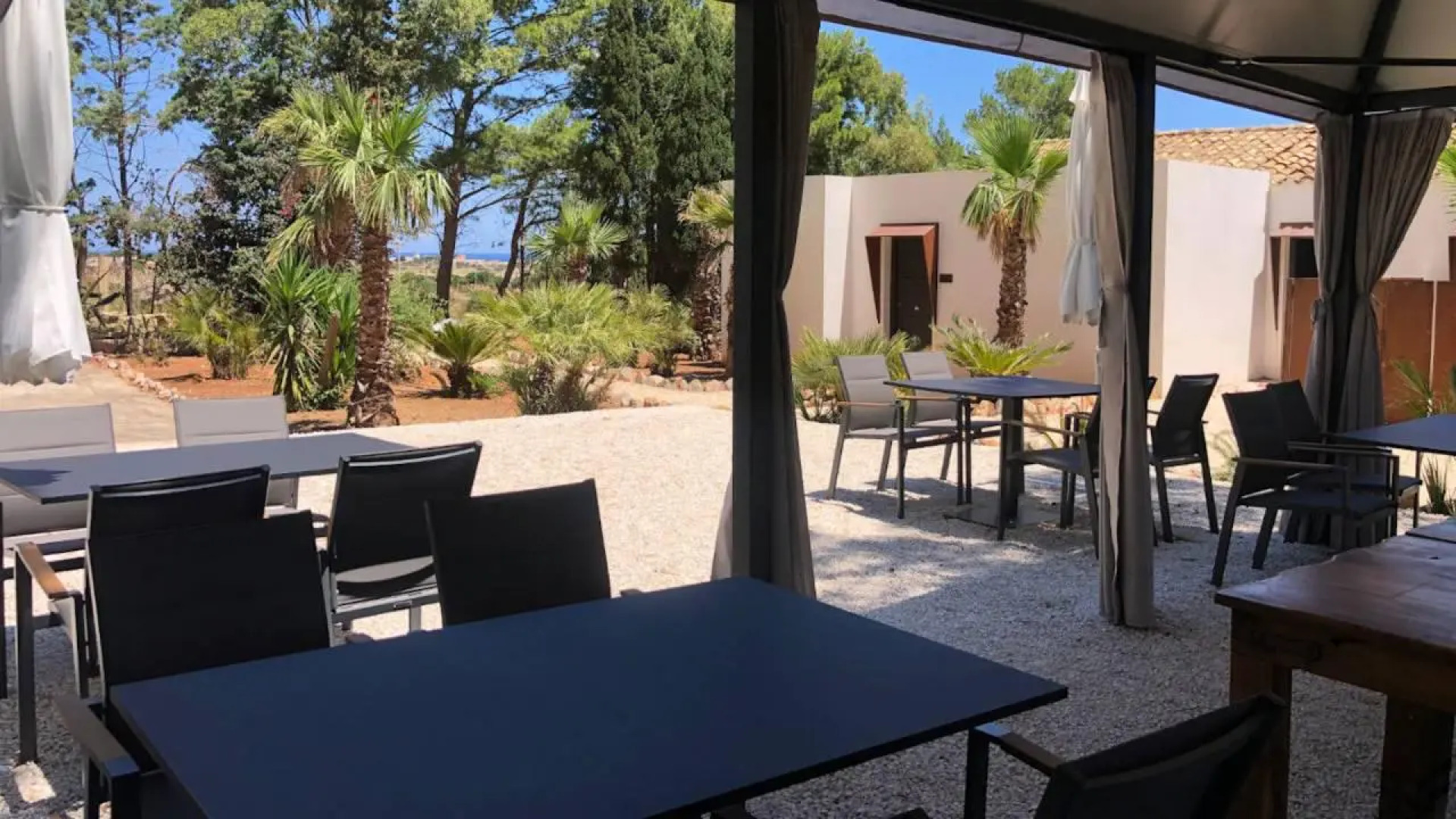 Araja Villa & Suite By Geocharme