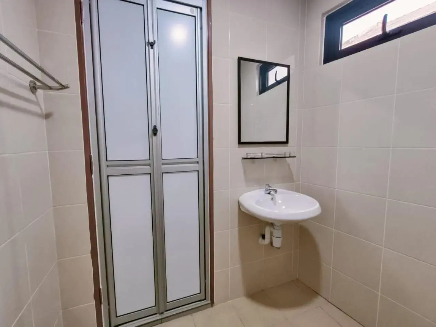 Capital O 90897 Island City Hotel