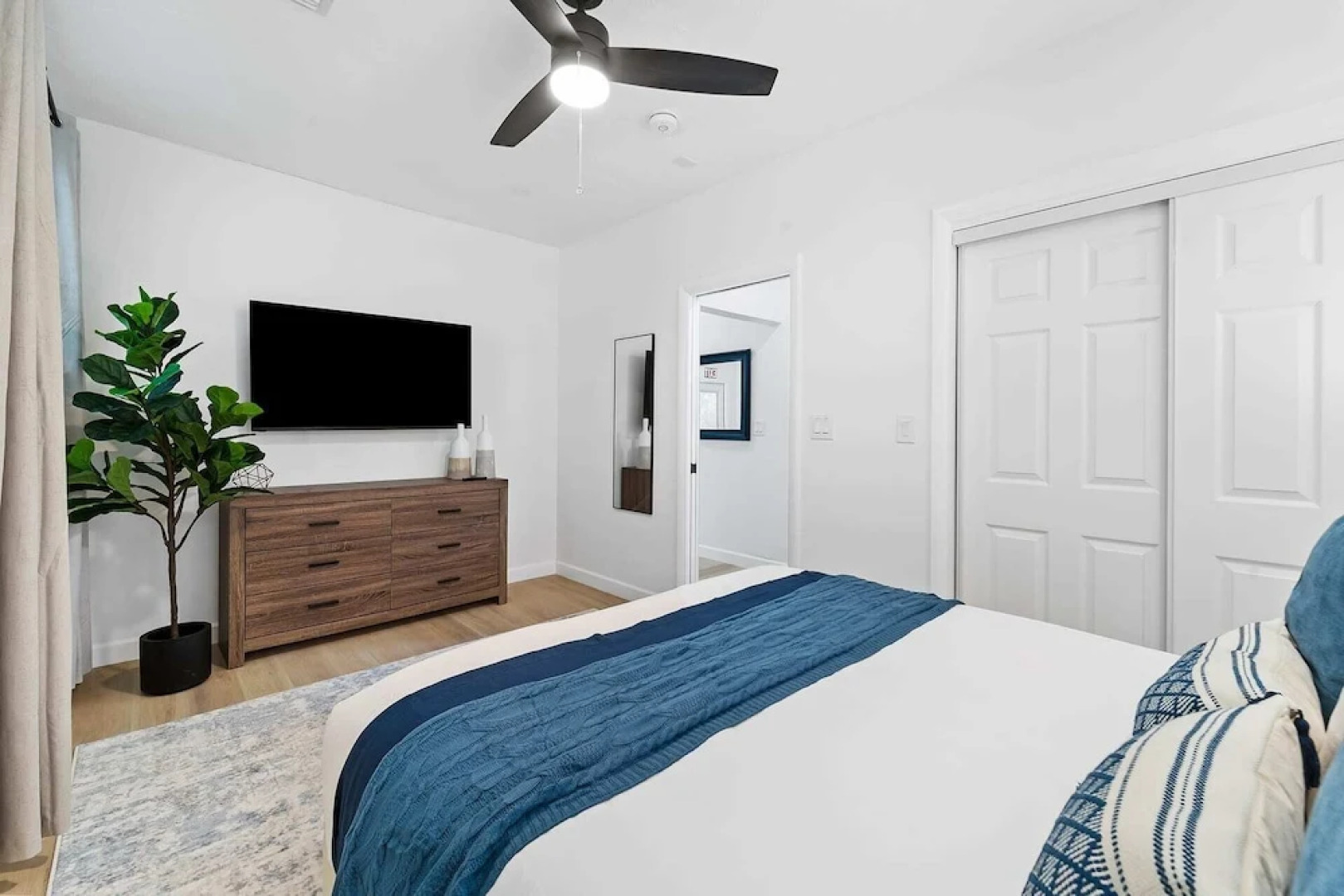 Spacious 8BR w/ Guesthouse + Pool & Tons of Games