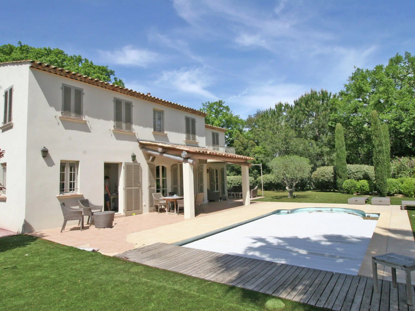 Plush Villa in Saint Tropez with Artistic Interiors & Pool