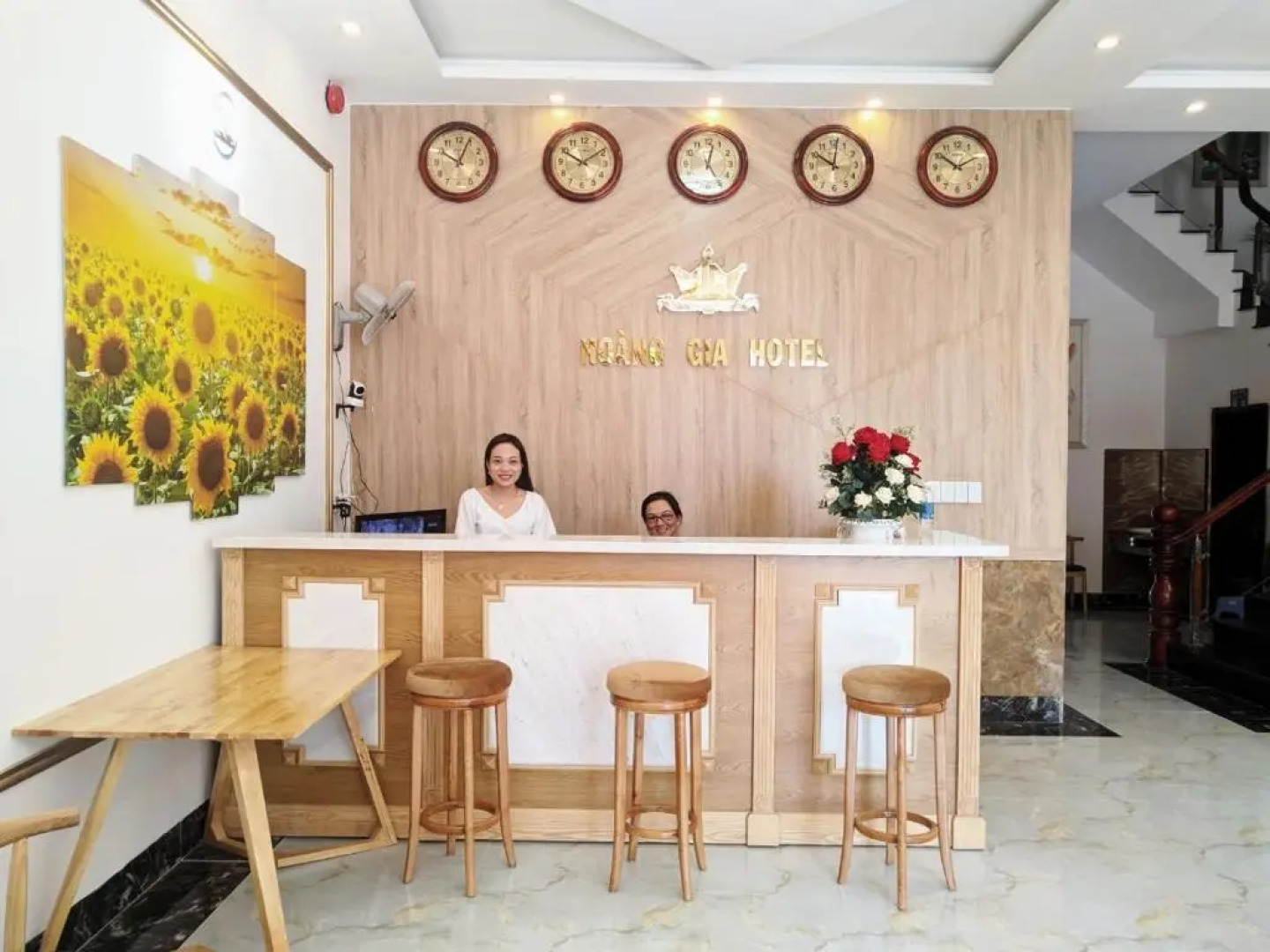 Hoang Gia Hotel Con Đao