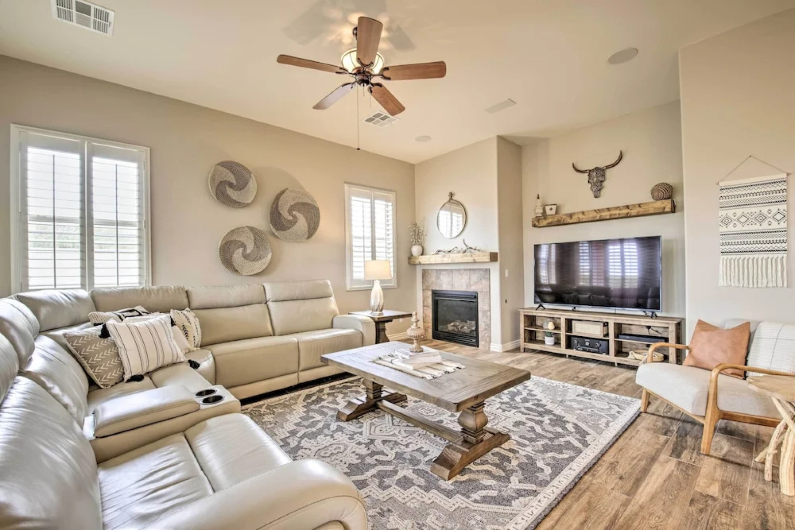 Game Room & Pool: Stylish Goodyear Home!