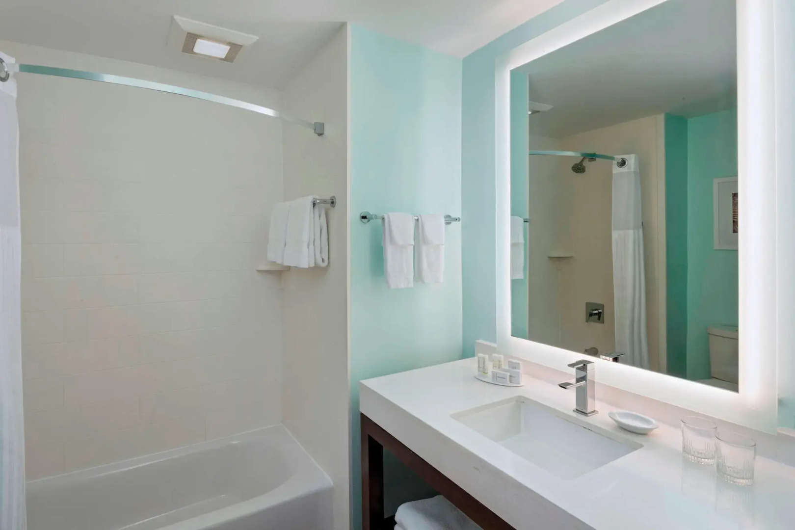 Courtyard by Marriott Nassau Downtown/Junkanoo Beach