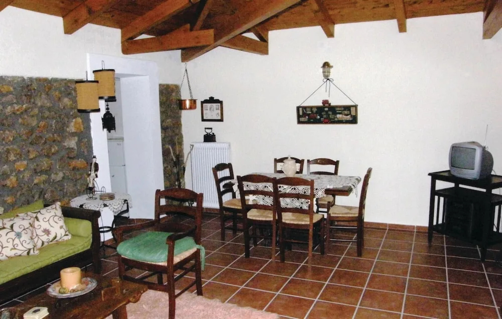 Amazing Home in Kamena Vourla With Wifi and 9 Bedrooms