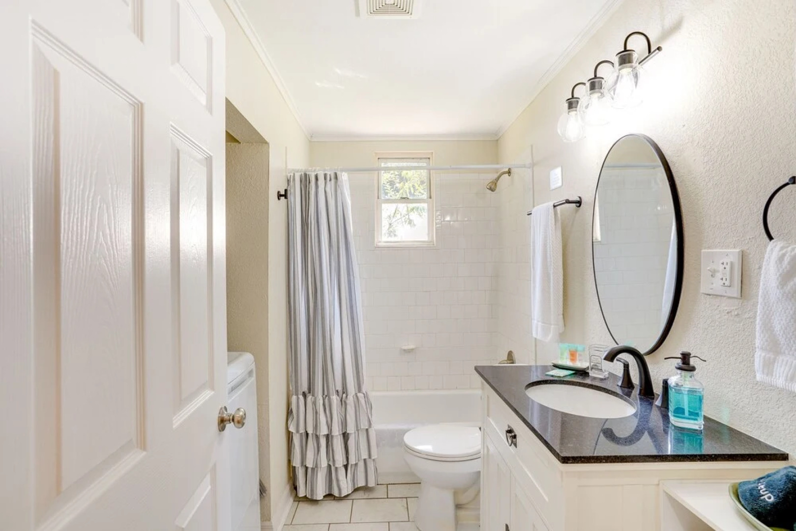 Lake Wales Vacation Rental w/ Screened-in Porch!