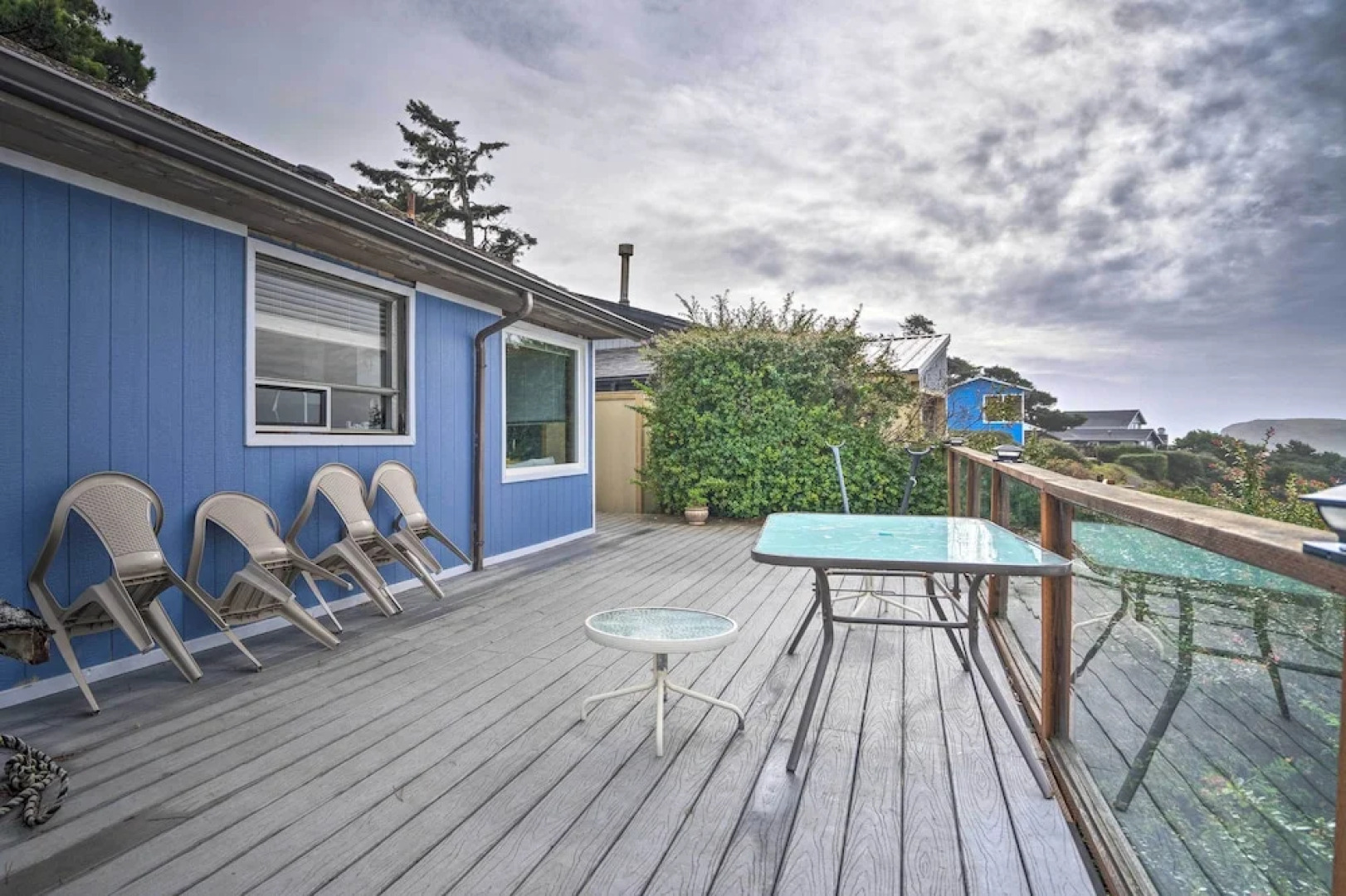 Serenity By The Sea - Chic Oceanfront Home w/ Deck