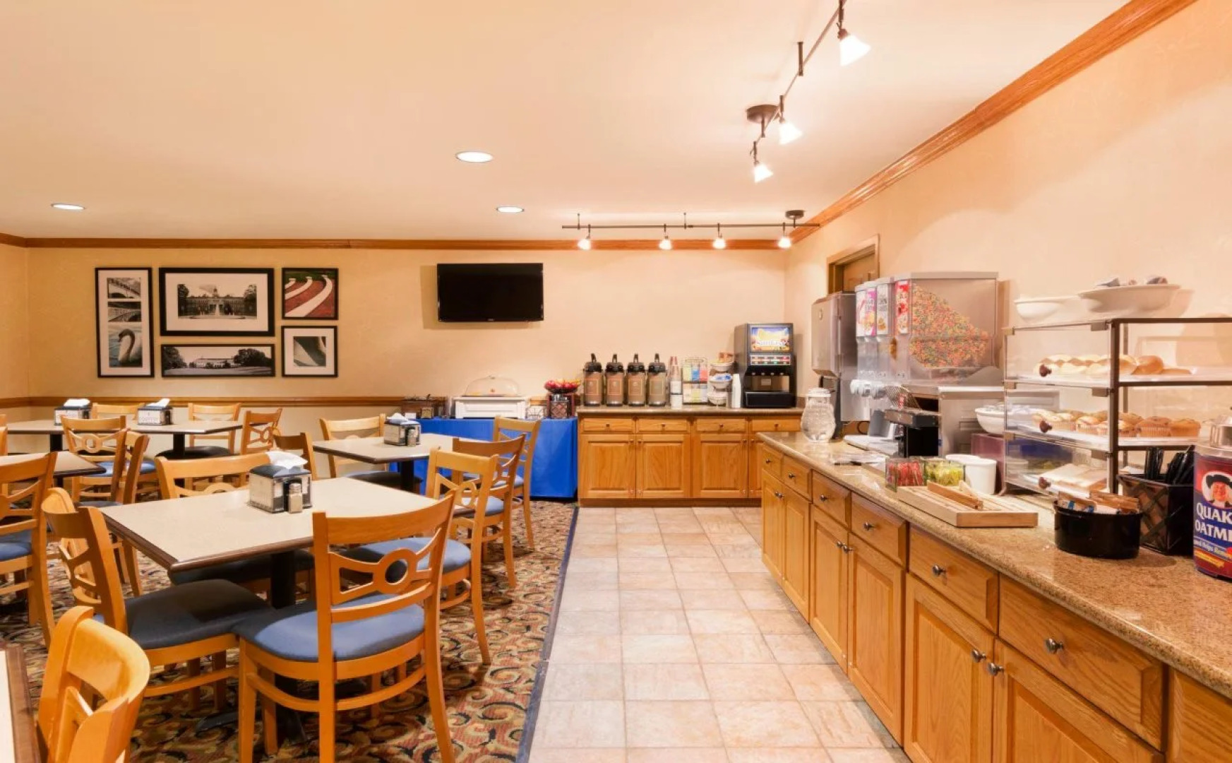 Country Inn & Suites by Radisson, Burlington (Elon), NC