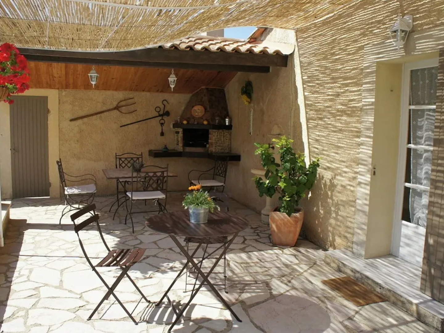 Charming Holiday Cottage With Large Private Pool