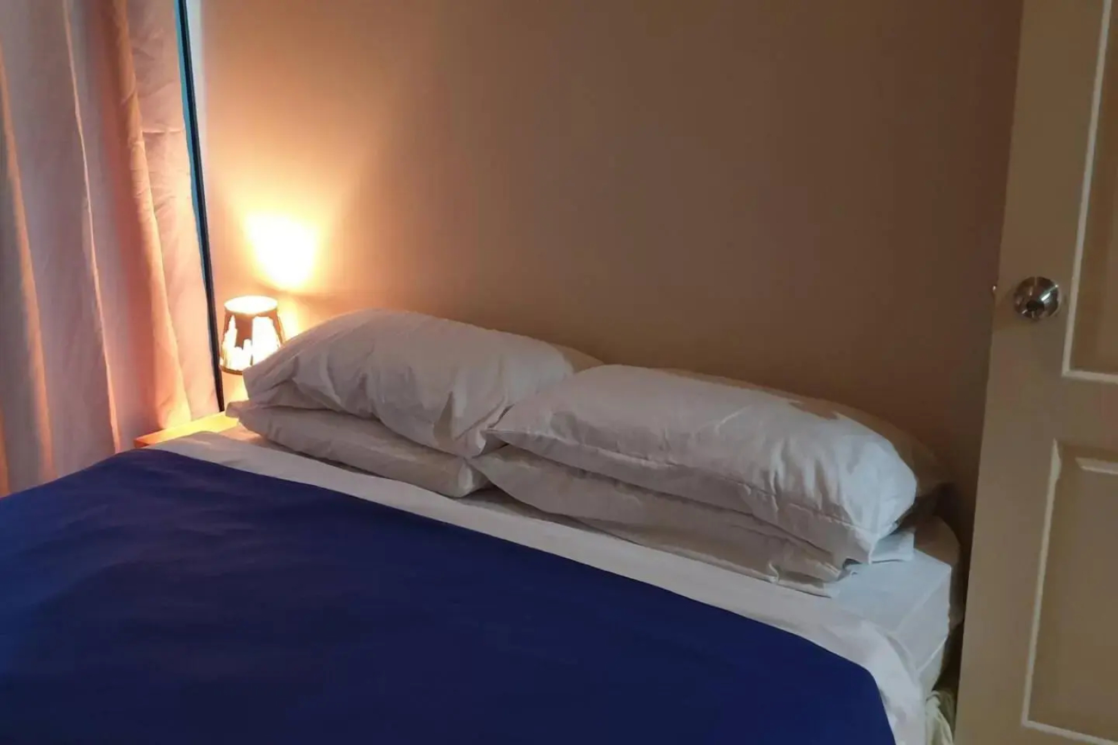 MANDALUYONG 2 Br w 2 Queen, 50HDtv across Shangrila Mall